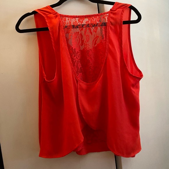 Pink crop top with lace back - Picture 3 of 4